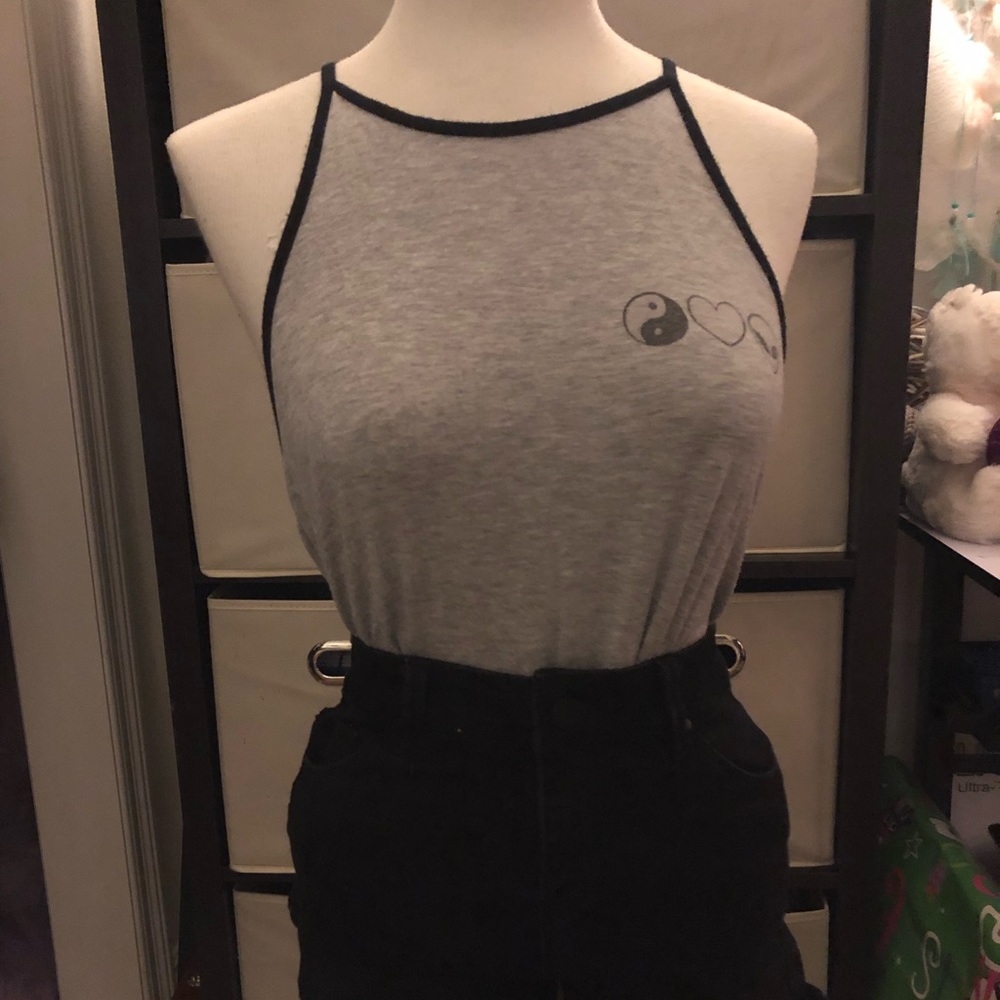 Yin yang heart alien grey tank